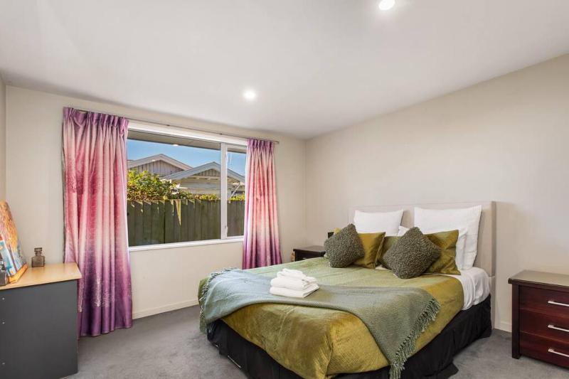 Handy Riccarton Hagley Park CBD 10 Mins - image 20
