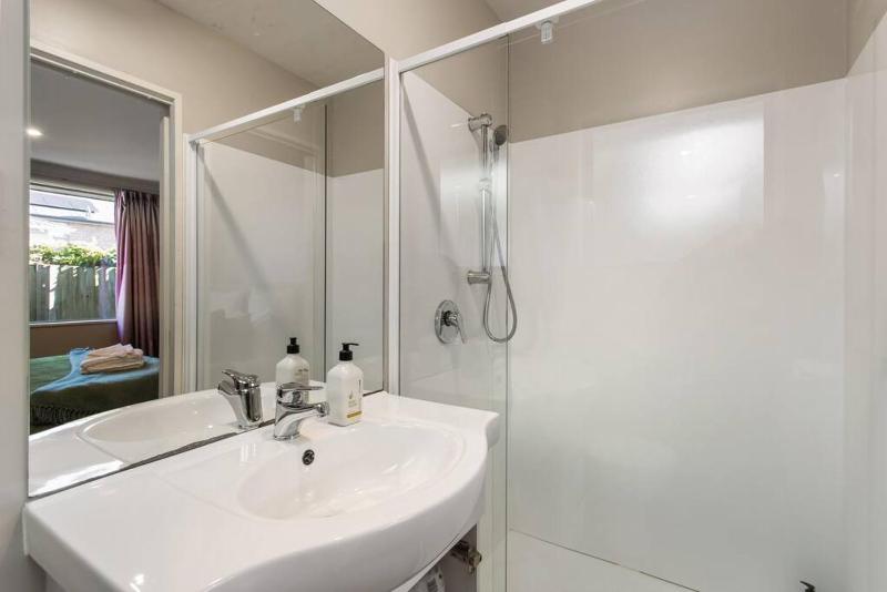 Handy Riccarton Hagley Park CBD 10 Mins - image 19