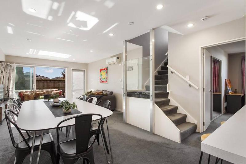 Handy Riccarton Hagley Park CBD 10 Mins - image 3