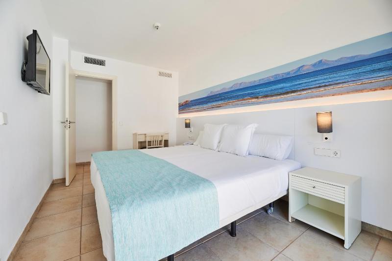 One-Bedroom Apartment image 3