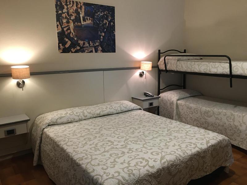 Classic Quadruple Room image 2