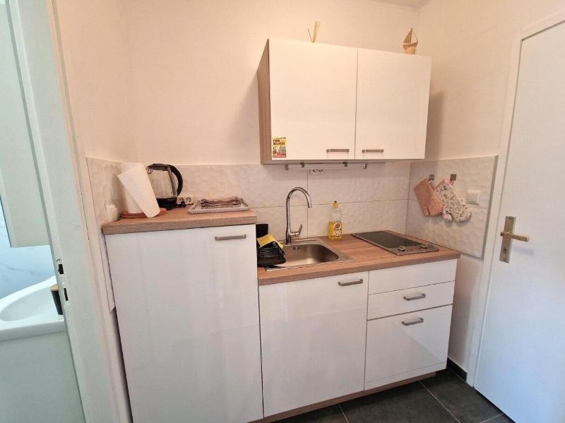 Apartment Splitska - image 15