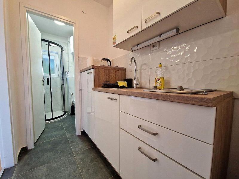 Apartment Splitska - image 16
