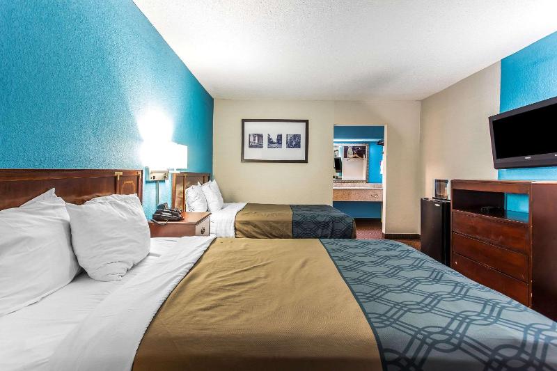 Double Room with Two Double Beds - Smoking image 4