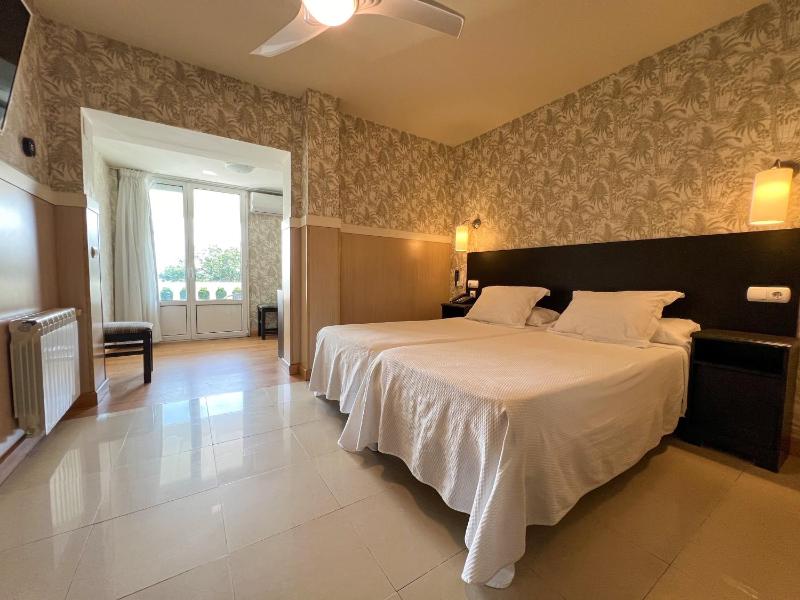 Family Double Room image 4