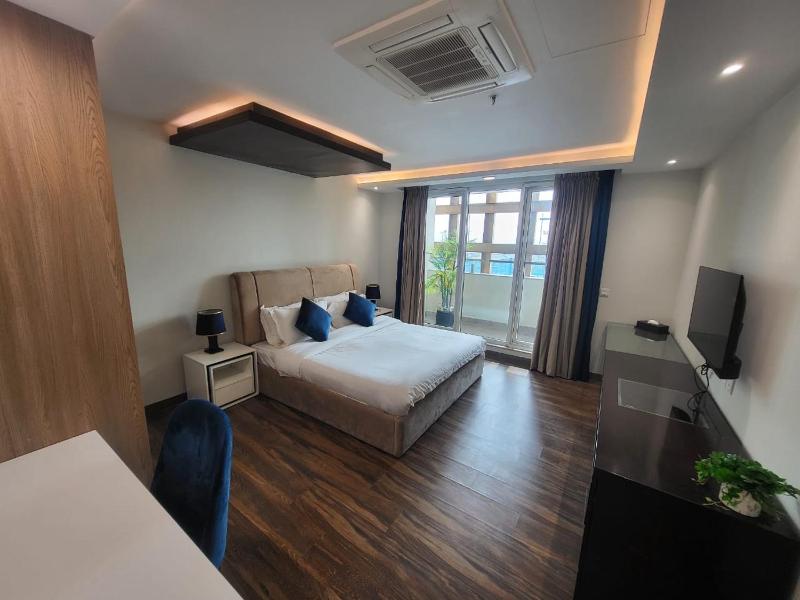 Goldcrest - 1 Bedroom Luxury Apartment - Lahore - image 1