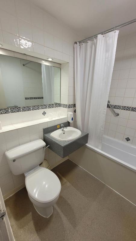 Standard Single Room image 3