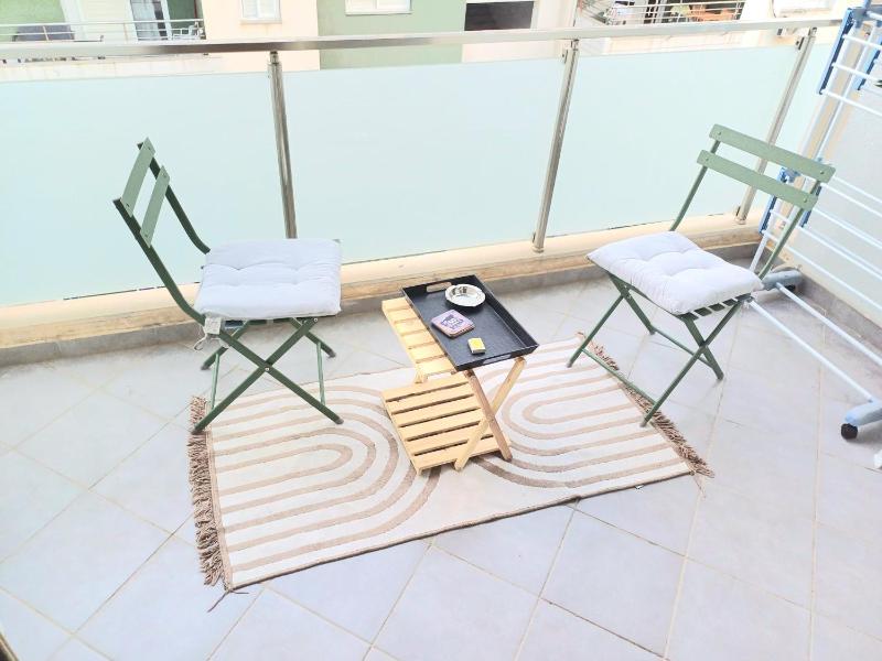 Spacious 2-Bedroom Apartment with Sea View - image 5