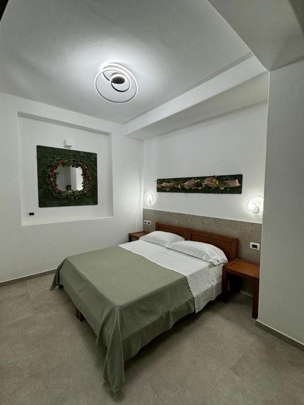 Suite with Hot Tub image 4