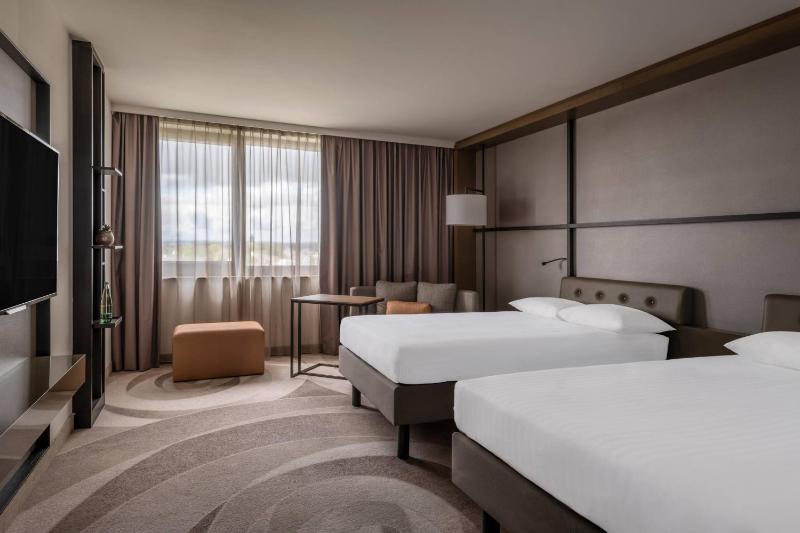 Deluxe Twin Room image 4