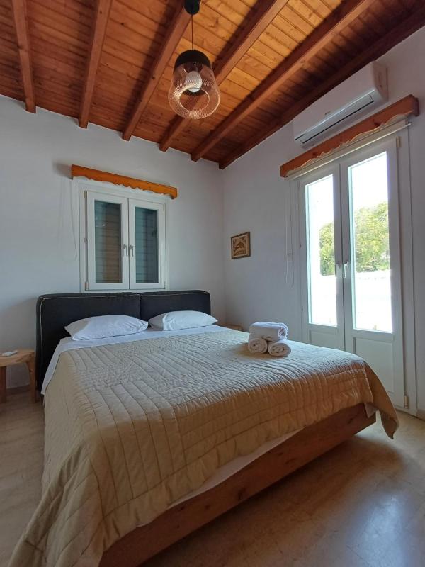 Manos Rooms - image 15
