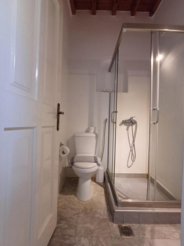 Manos Rooms - image 11