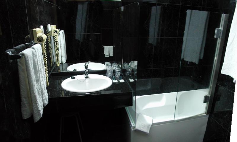 Single Room image 4