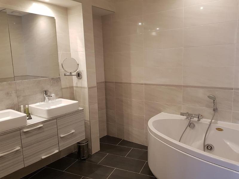 Suite with Spa Bath image 4