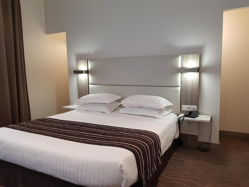 Suite with Spa Bath image 3