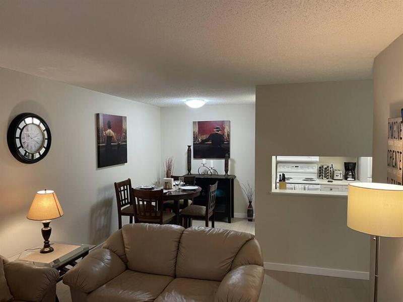 Chris Cozy Condo CW #107 Edmonton - image 6