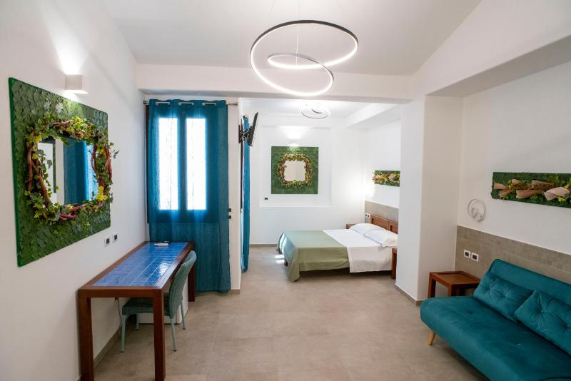 Suite with Hot Tub image 1