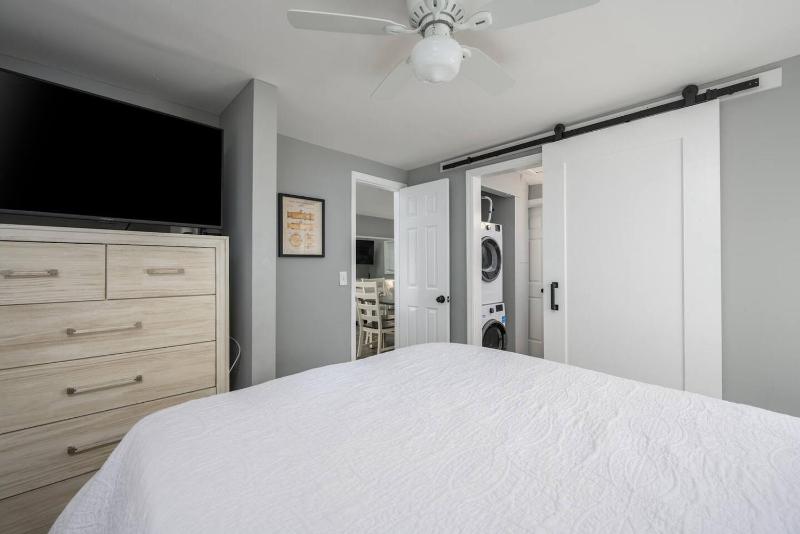 Quaint Home 2BR 1 BA Shared Pool - image 14
