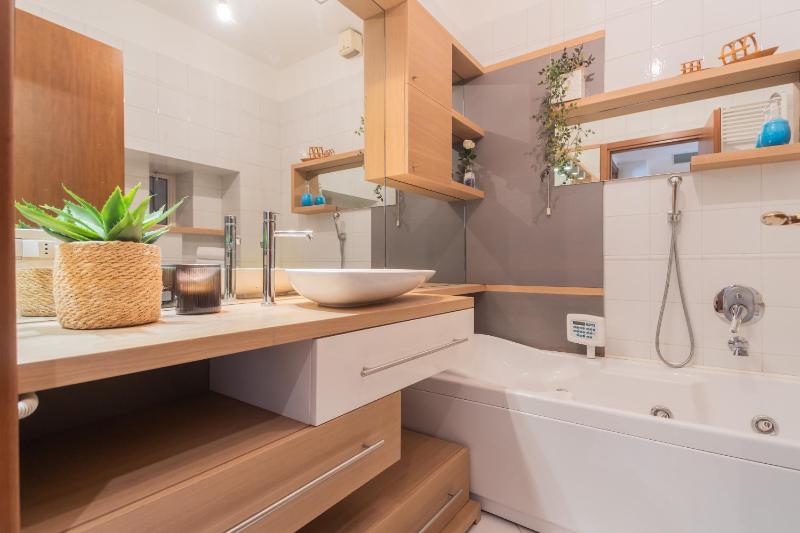 Linda Apartments by Rent All Como - image 25