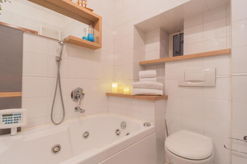 Linda Apartments by Rent All Como - image 42