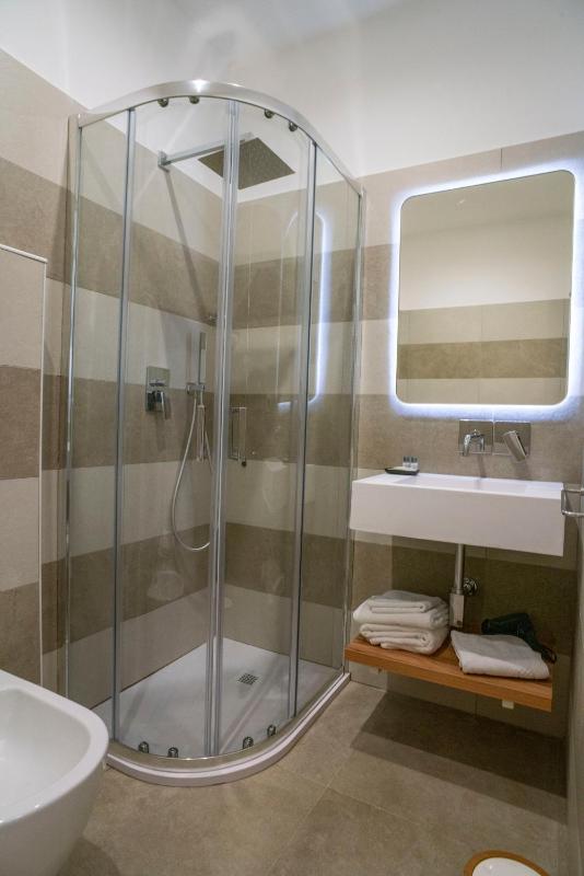 Single Room image 4