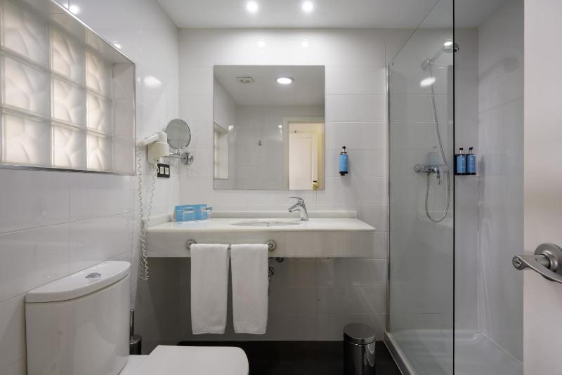 Double Sea View High Floor Single Parent image 3