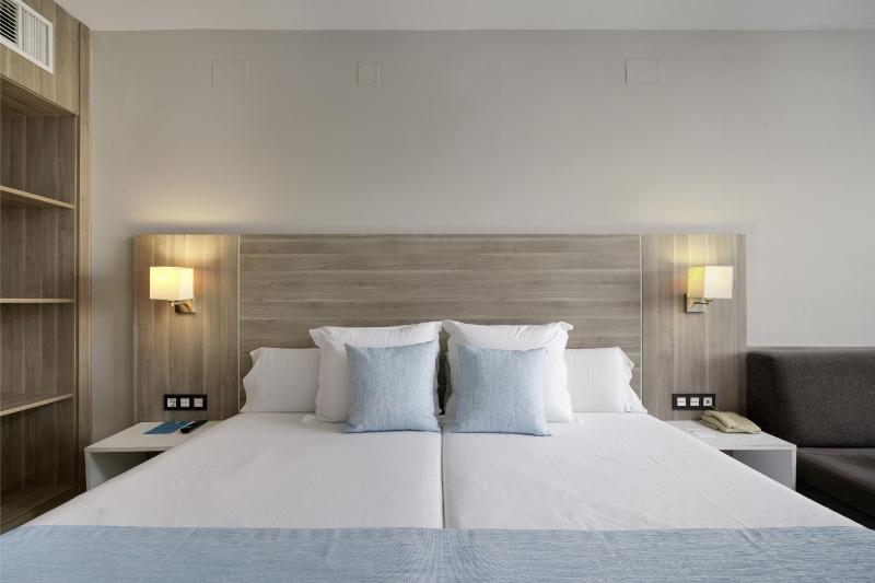 Double Sea View High Floor Single Parent image 1