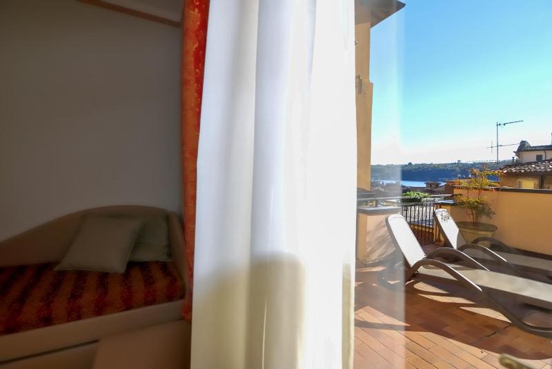 Superior Double Room with Lake View image 3