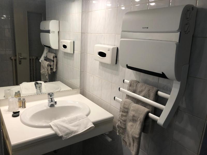 One-Bedroom Apartment image 3