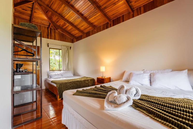 Chateau Arenal Hotel & Restaurante - image 2