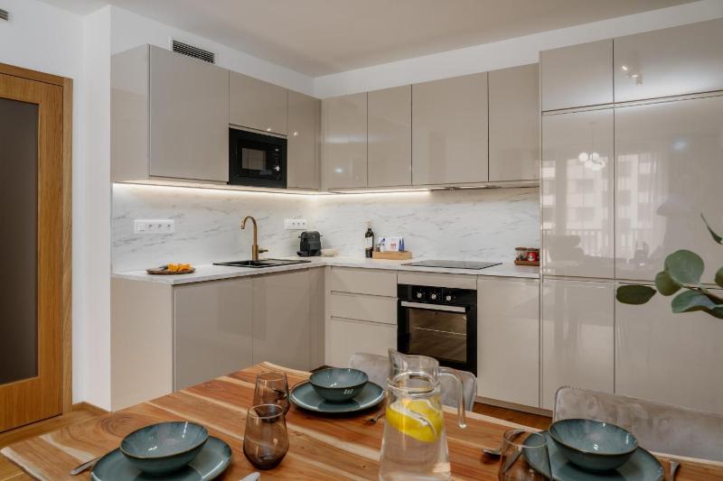 Prague Days - One-bedroom Apartment with Garage Parking and Balcony - image 10