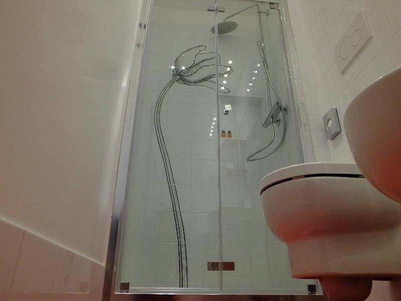 Small Double Room image 2