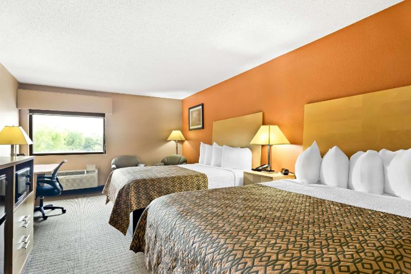 Queen Room with Two Queen Beds - Non-Smoking image 3