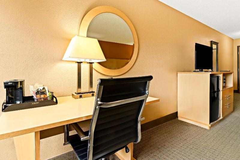 King Room - Non-Smoking image 4