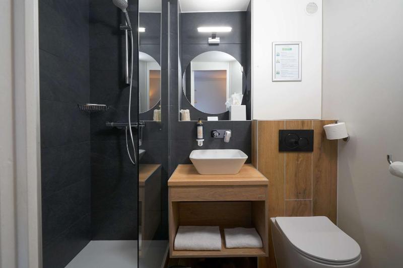 Premium Double Room image 3