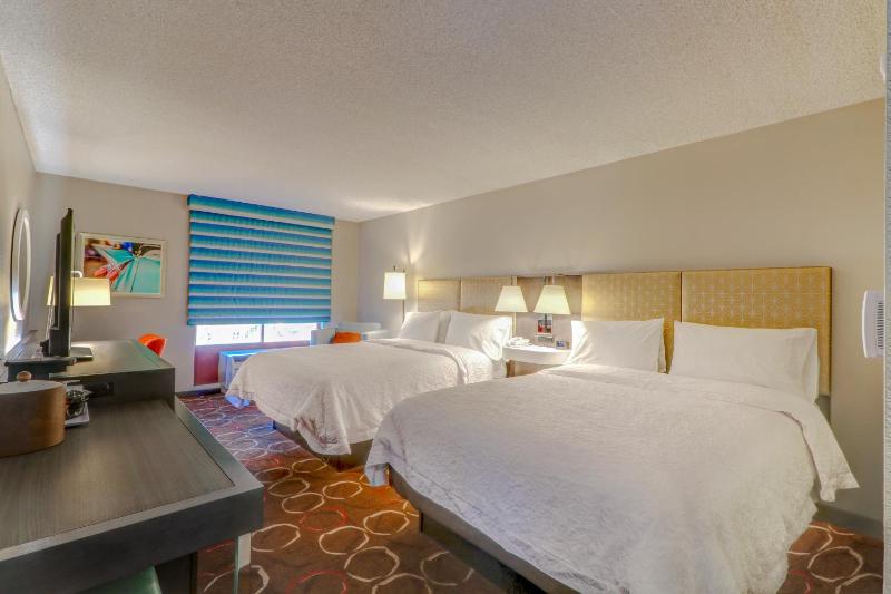 Two Queen Beds - Non-Smoking image 4