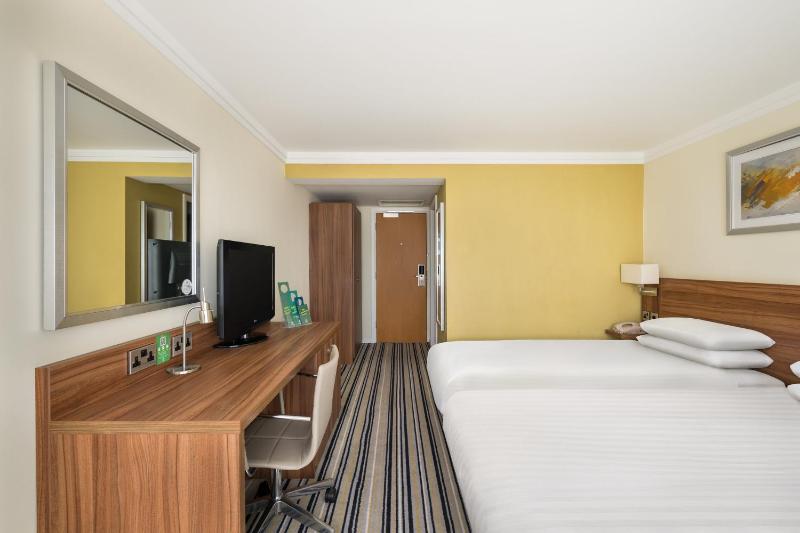 Premium Twin Room image 1