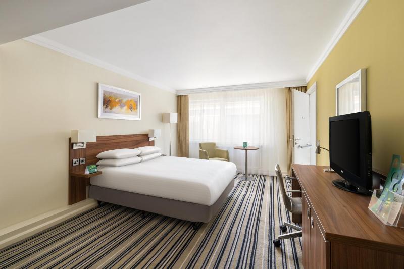 Standard Double Room image 4