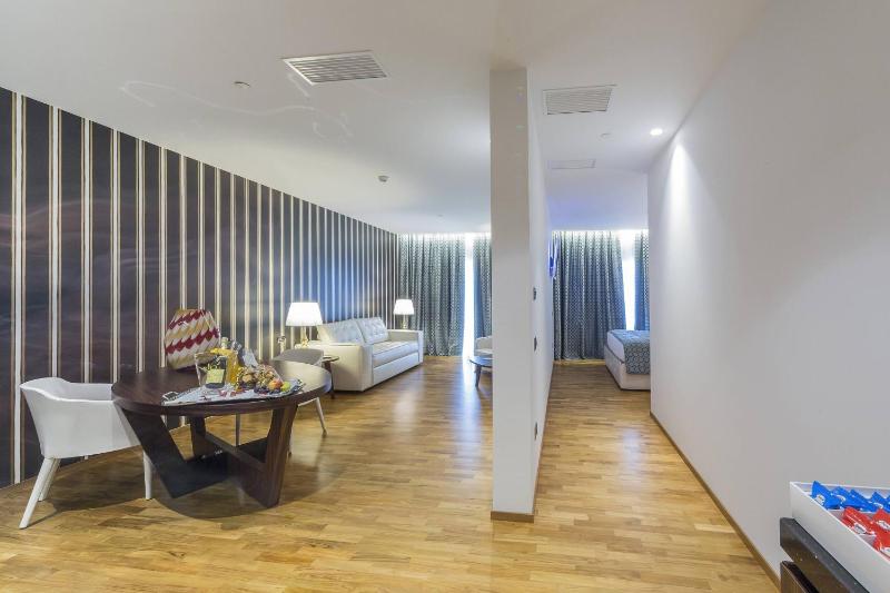 King Suite with Whirlpool image 3