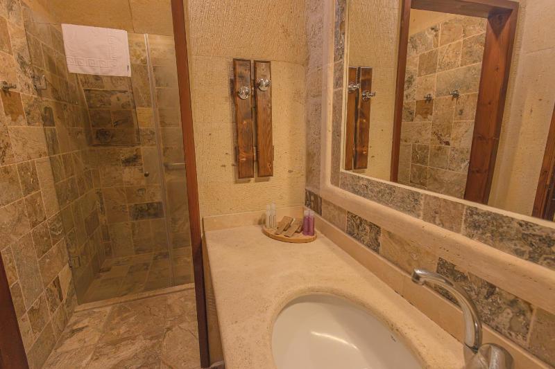 Standard Stone Twin Room 104 image 3