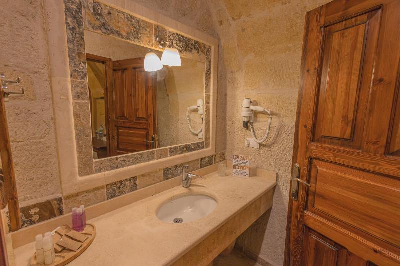 Standard Stone Twin Room 104 image 2