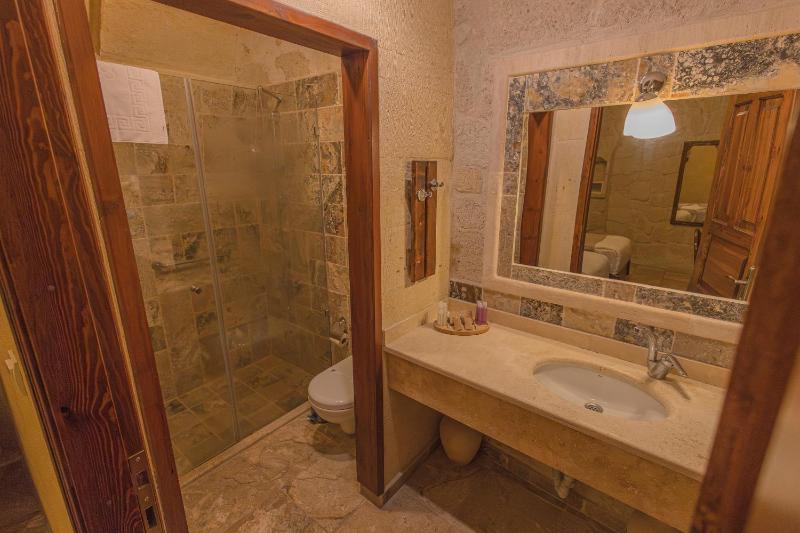 Standard Stone Twin Room 104 image 4
