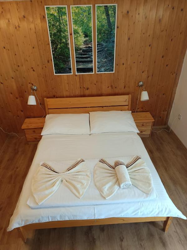One-Bedroom Apartment image 4