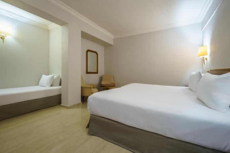 Triple Room with Parking image 4