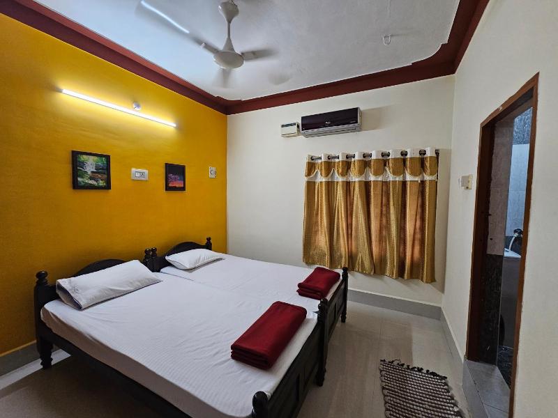 Shriya Home Stay - image 14