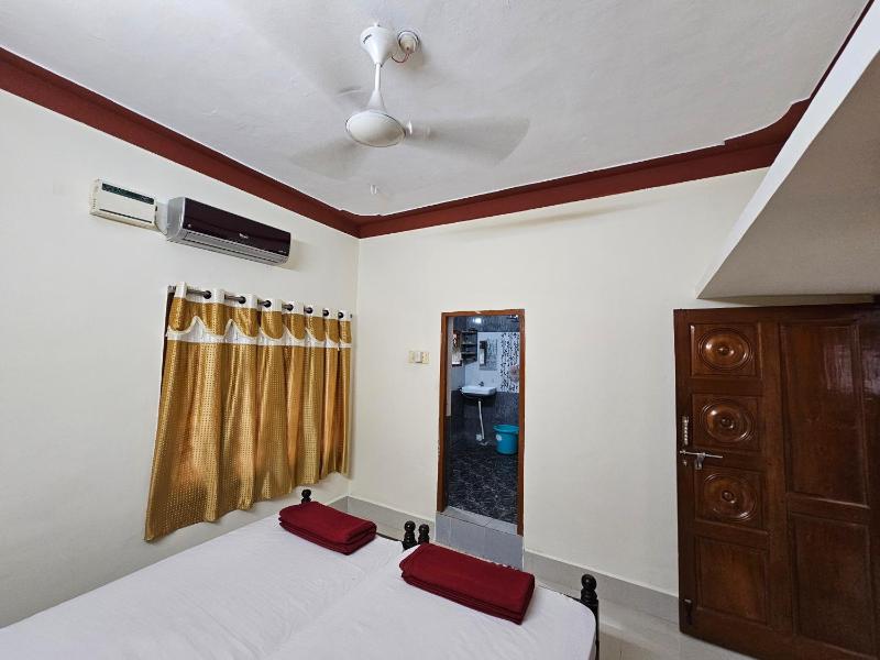 Shriya Home Stay - image 7