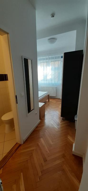 Single Room with Bathroom image 4