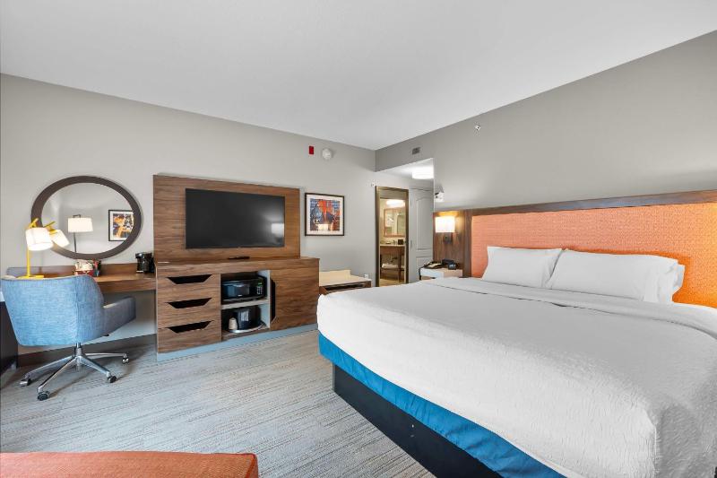 King Room with King Bed - Non-Smoking image 3