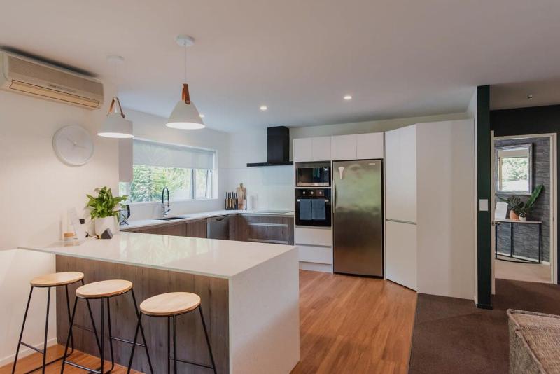Hidden Gem of Christchurch - Sleeps 13 - image 6