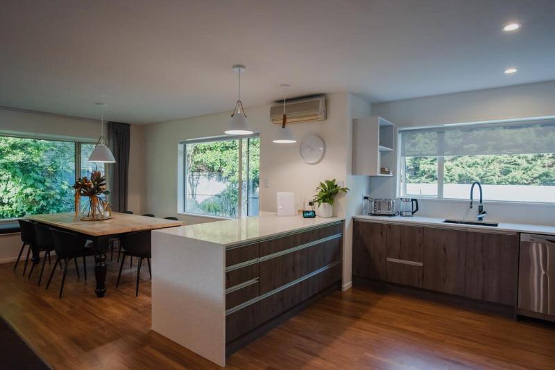 Hidden Gem of Christchurch - Sleeps 13 - image 14